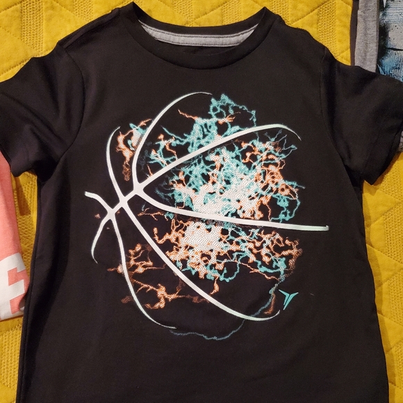 5 shirts - Picture 6 of 6